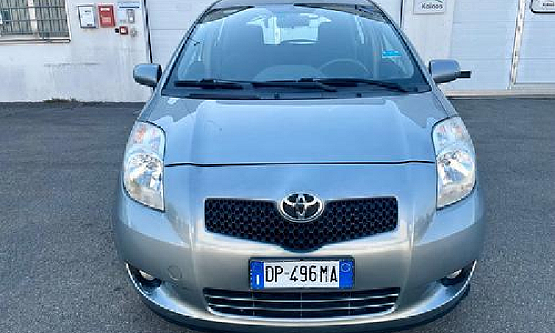Toyota Yaris 1.3Benz...