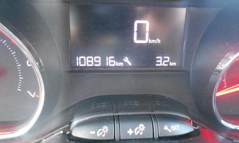 Peugeot 208 82 5P Ac...