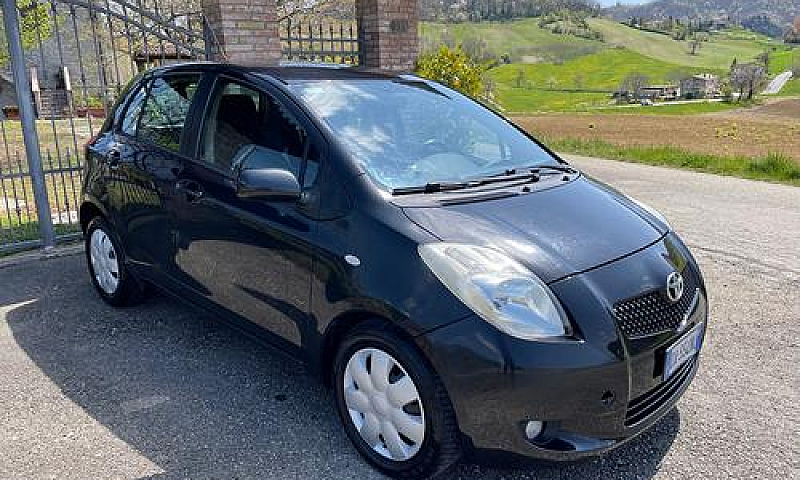 Toyota Yaris 1.3 5 P...
