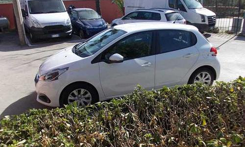 Peugeot 208...