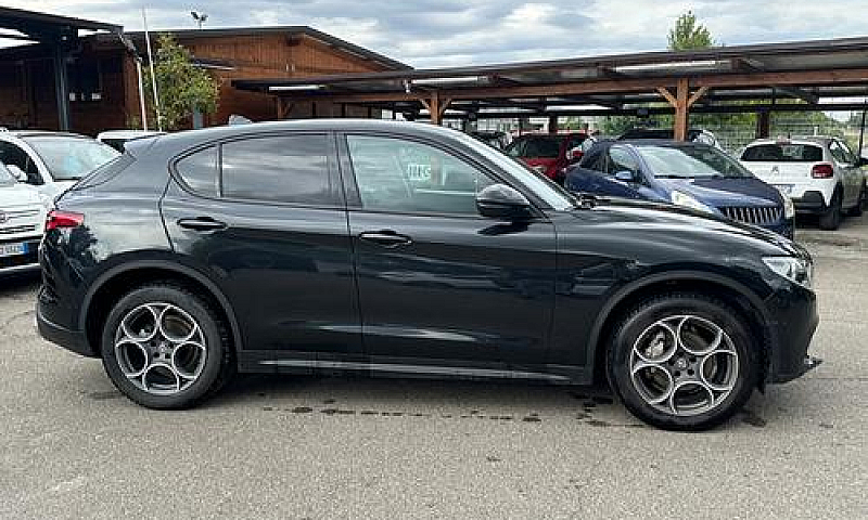Alfa Romeo Stelvio 2...