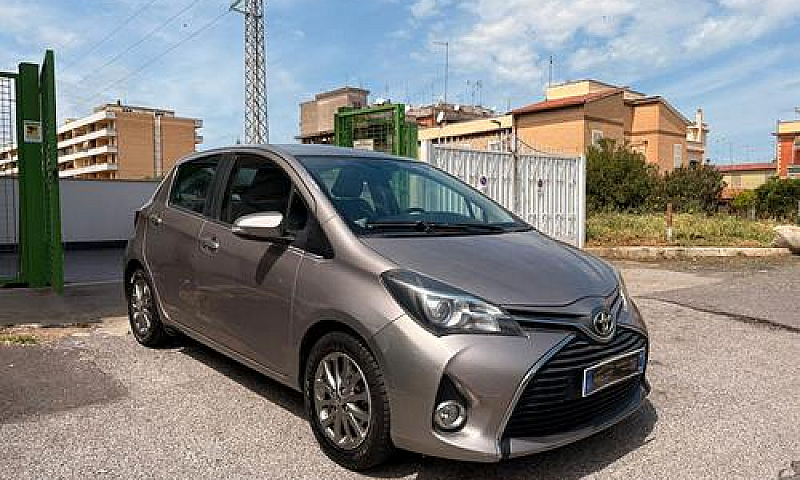 Toyota Yaris 1.0 5 P...