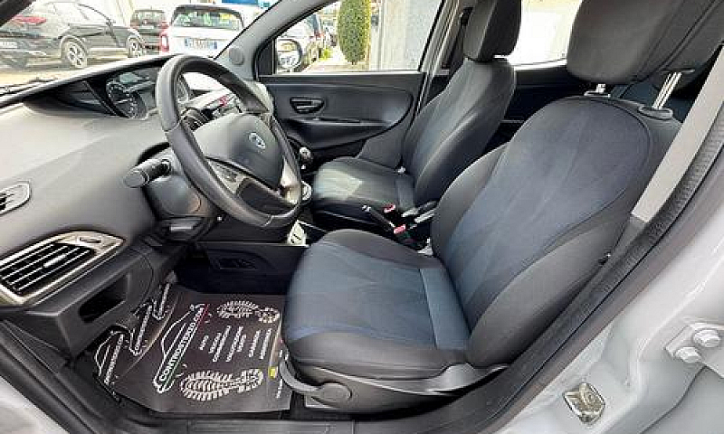 Lancia Ypsilon Gold ...