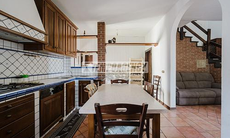 Porzione Di Casa A M...