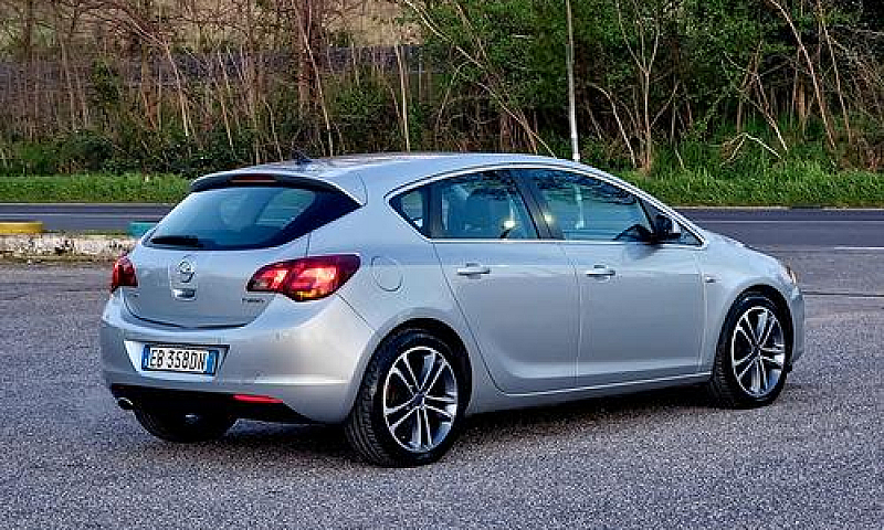Opel Astra 1.6 Turbo...