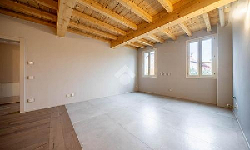 4 Locali A Carpi...