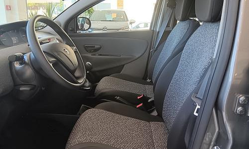 Lancia Ypsilon Hybri...