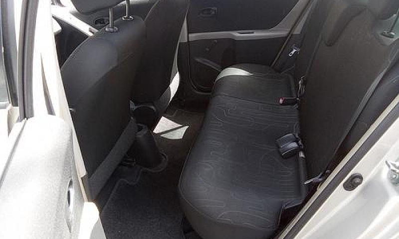 Toyota Yaris 1.0 5 P...
