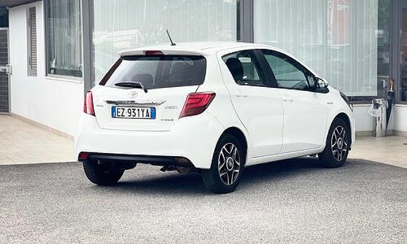 Toyota Yaris 1.5 Hyb...