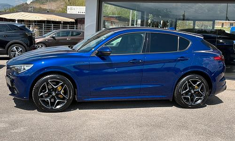 Alfa Romeo Stelvio 2...