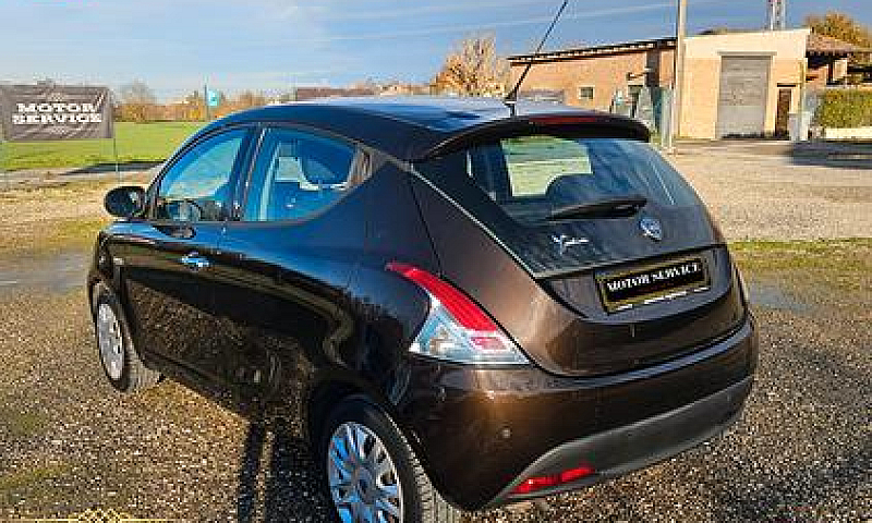 Lancia Ypsilon 1.2 6...