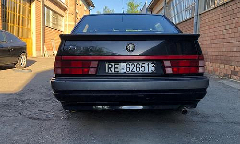 Alfa Romeo 75 3.0 V6...