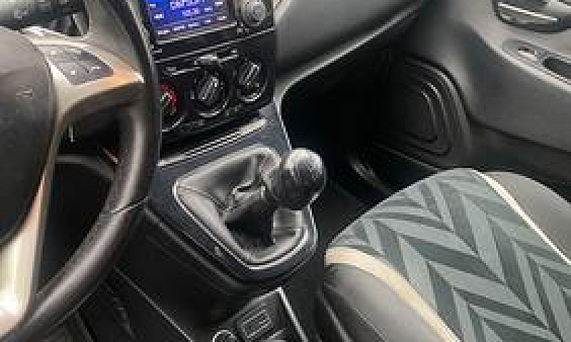 Lancia Ypsilon 1.2 6...
