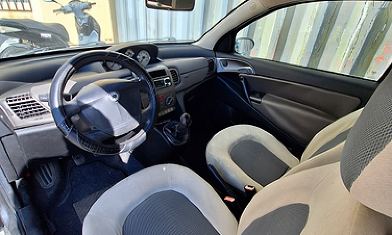 Lancia Ypsilon 1.3 M...