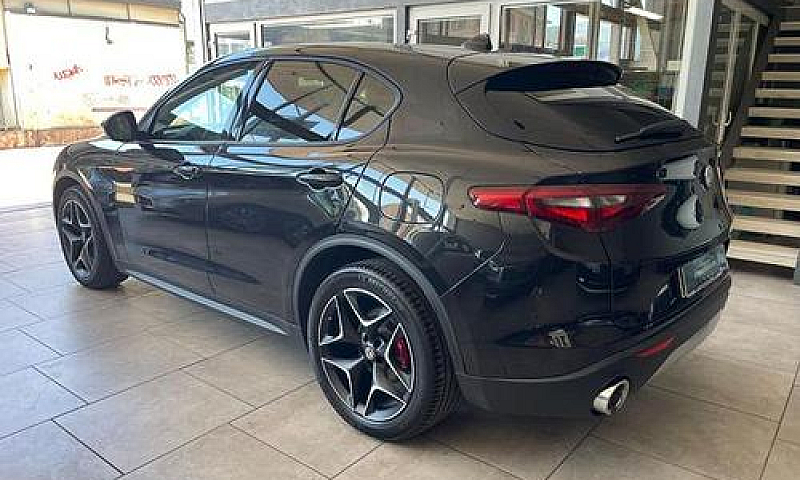 Alfa Romeo Stelvio 2...