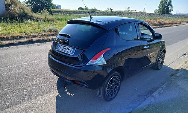 Lancia Ypsilon 1.2 6...