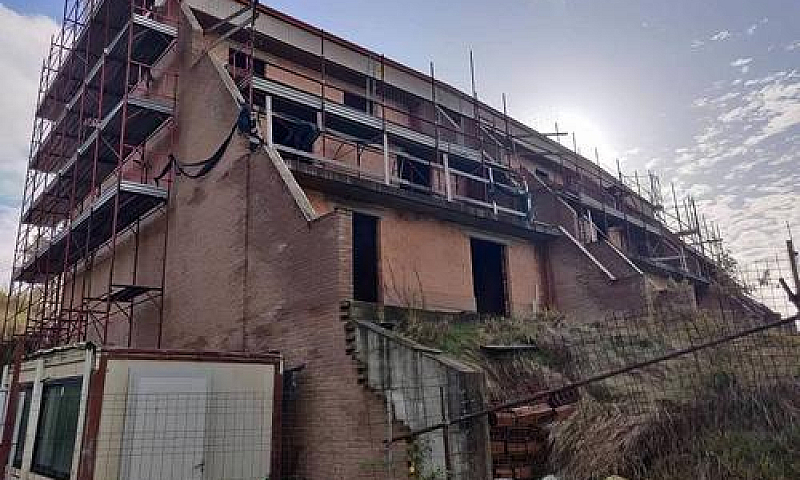 Edificio In Costruzi...