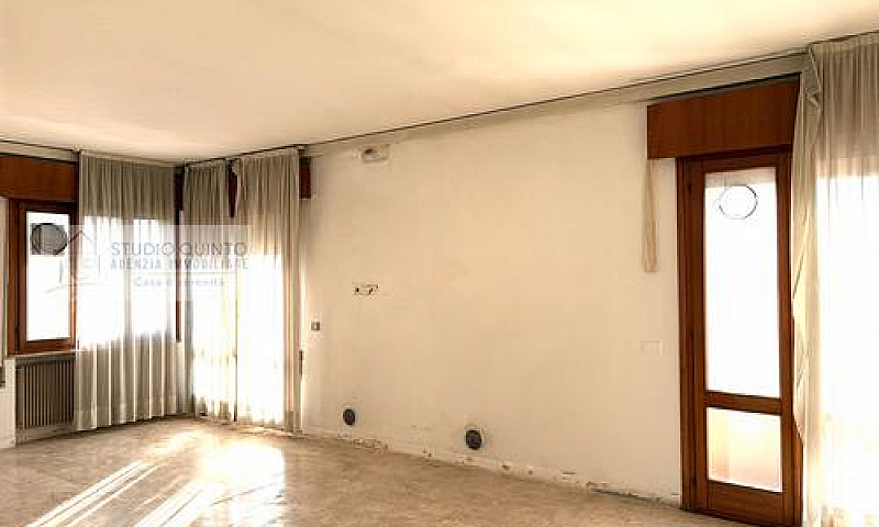 Appartamento Con Tre...