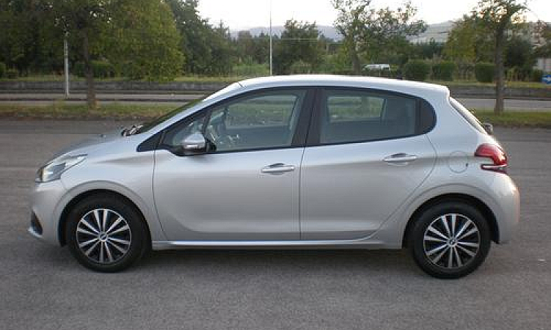 Peugeot 208 Restylin...