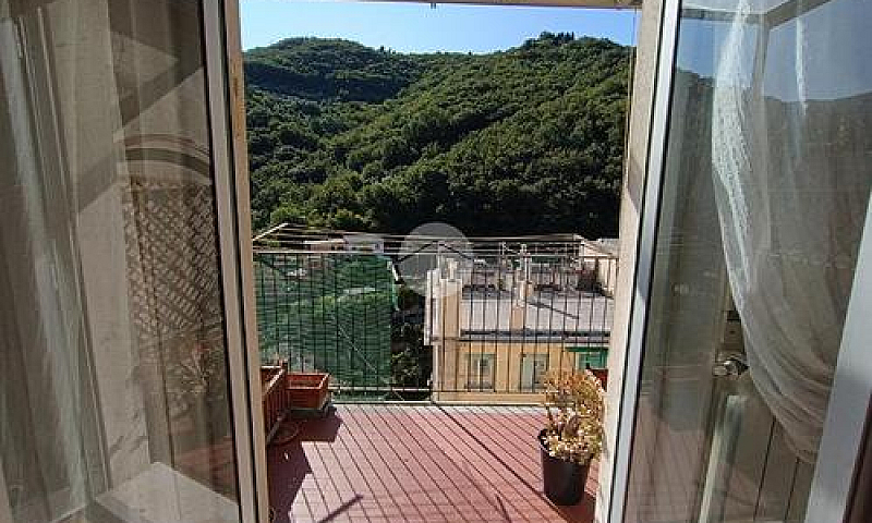 2 Locali A Genova...