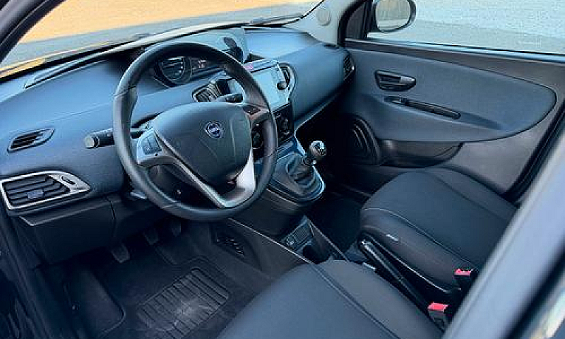 Lancia Ypsilon 2022...