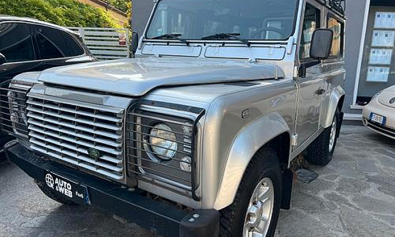 Land Rover Defender ...