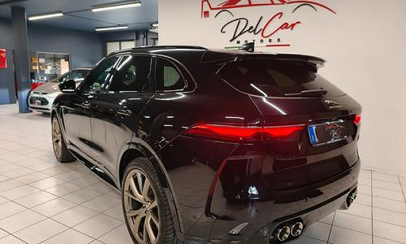 Jaguar F-Pace 5.0 V8...