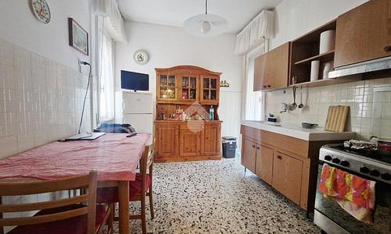4 Locali A La Spezia...