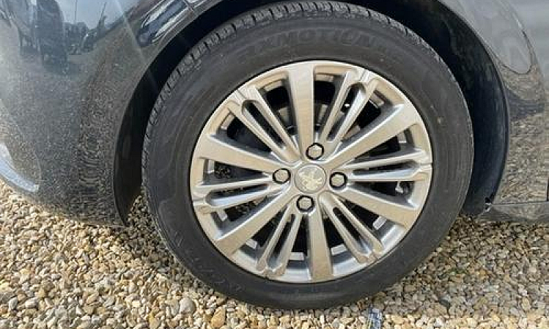 Peugeot 208 Puretech...