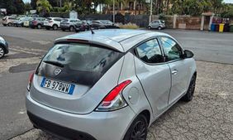 Lancia Ypsilon 1.2 6...