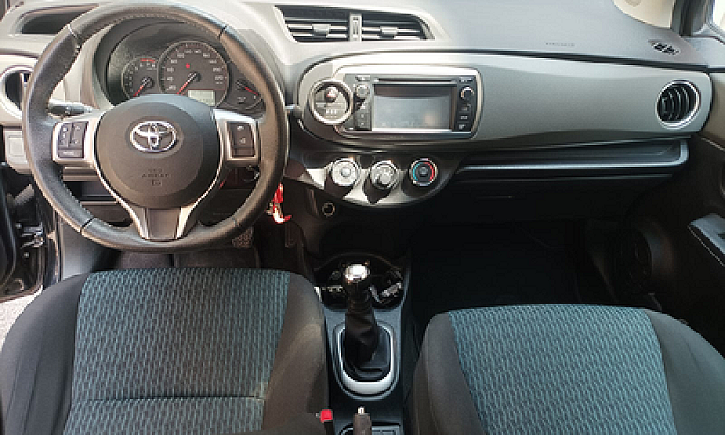 Toyota Yaris 1.0 201...