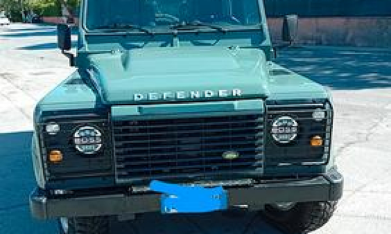 Land Rover Defender ...