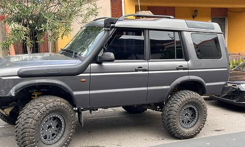 Land Rover Discovery...
