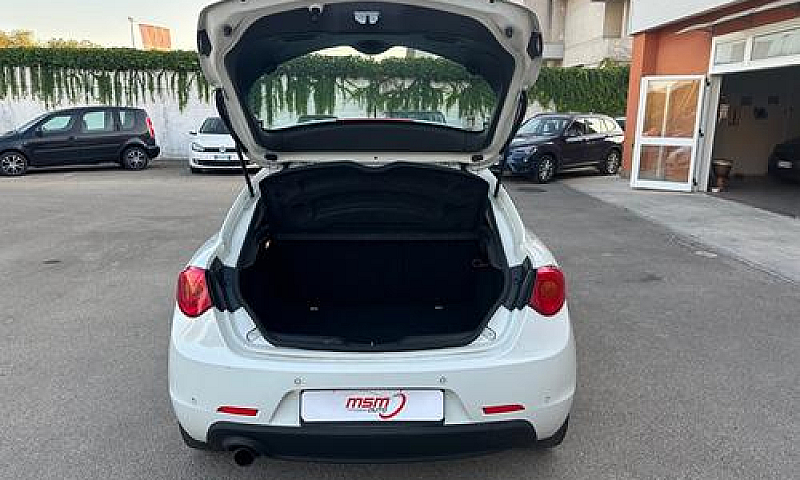 Alfa Romeo Giulietta...