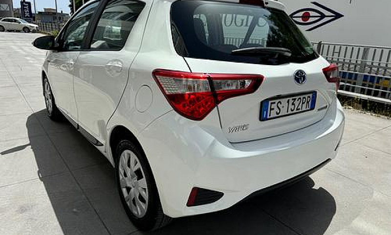 Toyota Yaris 1.5 Hyb...