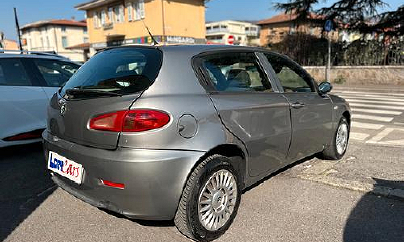 Alfa Romeo 147 1.6 1...