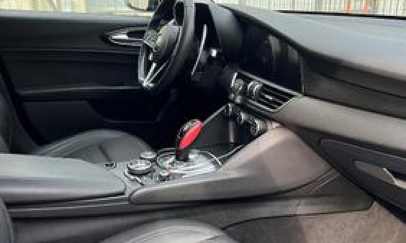 Alfa Romeo Giulia (2...