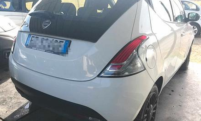 Lancia Ypsilon...