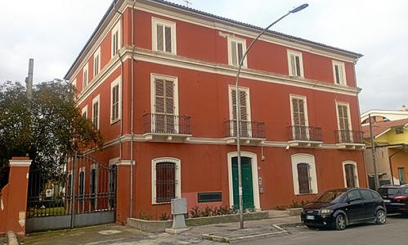 Palazzina Con 5 Appa...