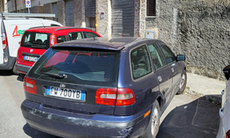 Volvo V40...