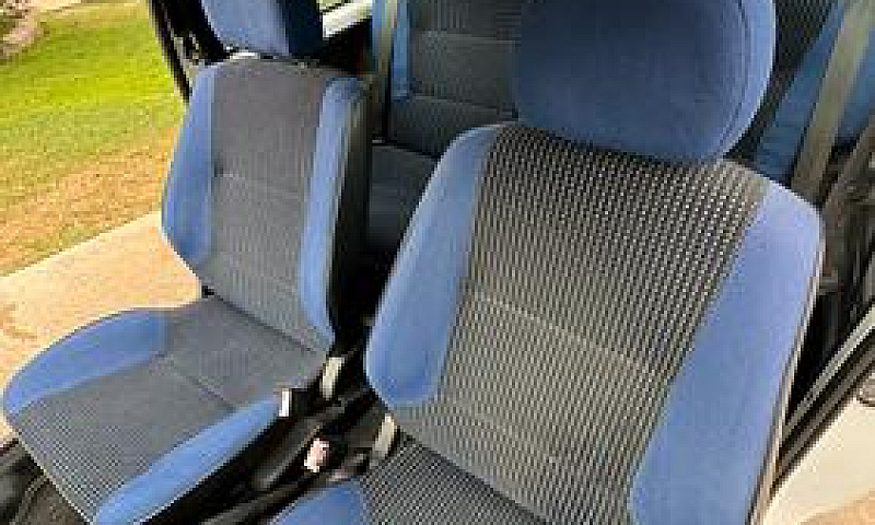 Peugeot 106...