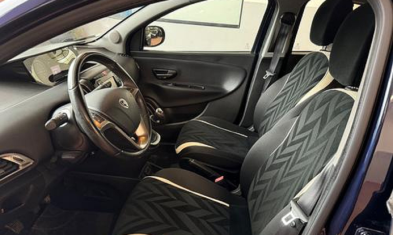 Lancia Ypsilon 0.9 T...