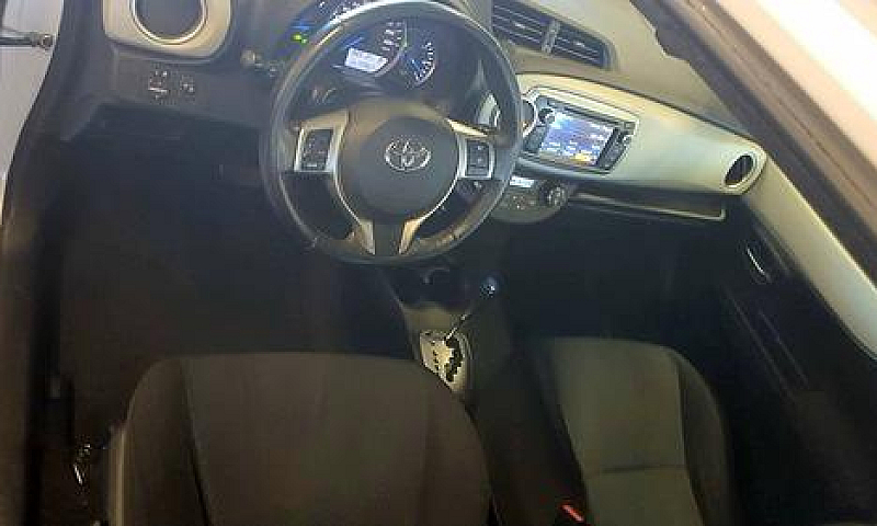 Toyota Yaris Ibrida ...