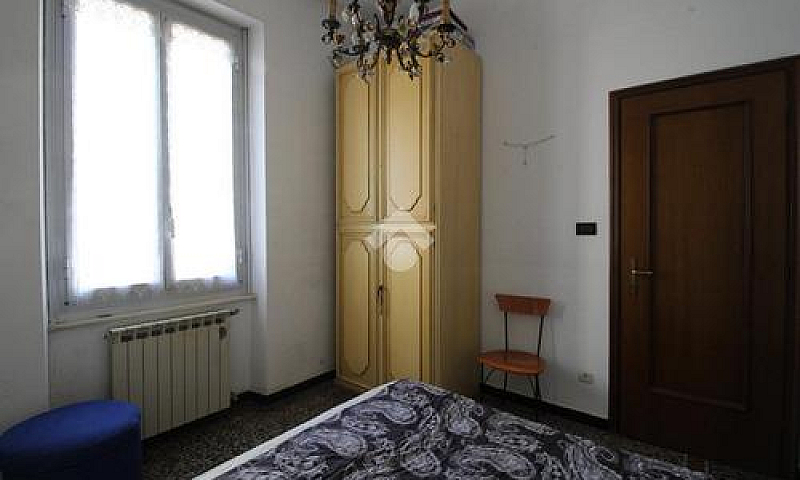 2 Locali A Genova...