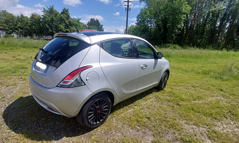 Lancia Ypsilon 1.2 B...