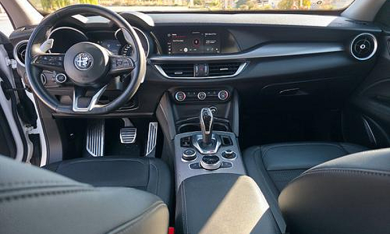 Alfa Romeo Stelvio Q...