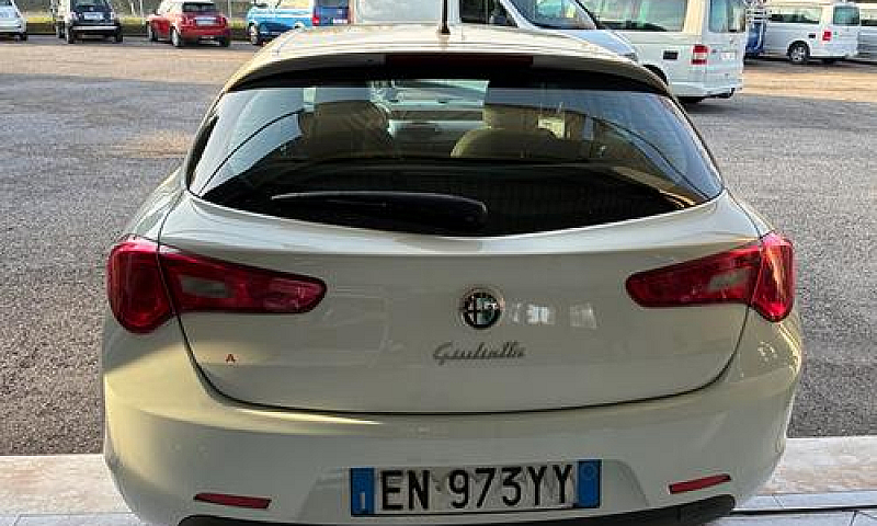 Alfa Romeo Giulietta...