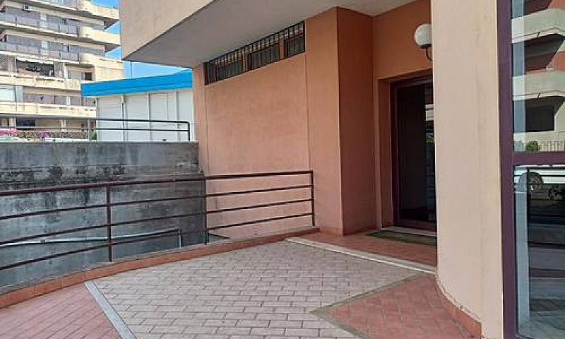 Zona Università, Tri...