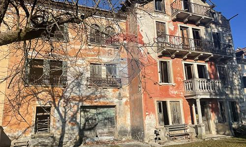 Porzione Di Casa - S...
