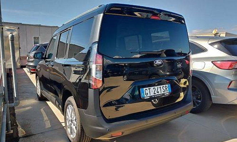 Ford Tourneo Courier...